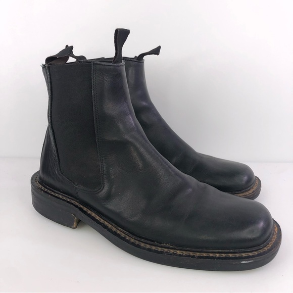 Banana Republic Other - Banana Republic Black Leather Chelsea Boots Size 9D